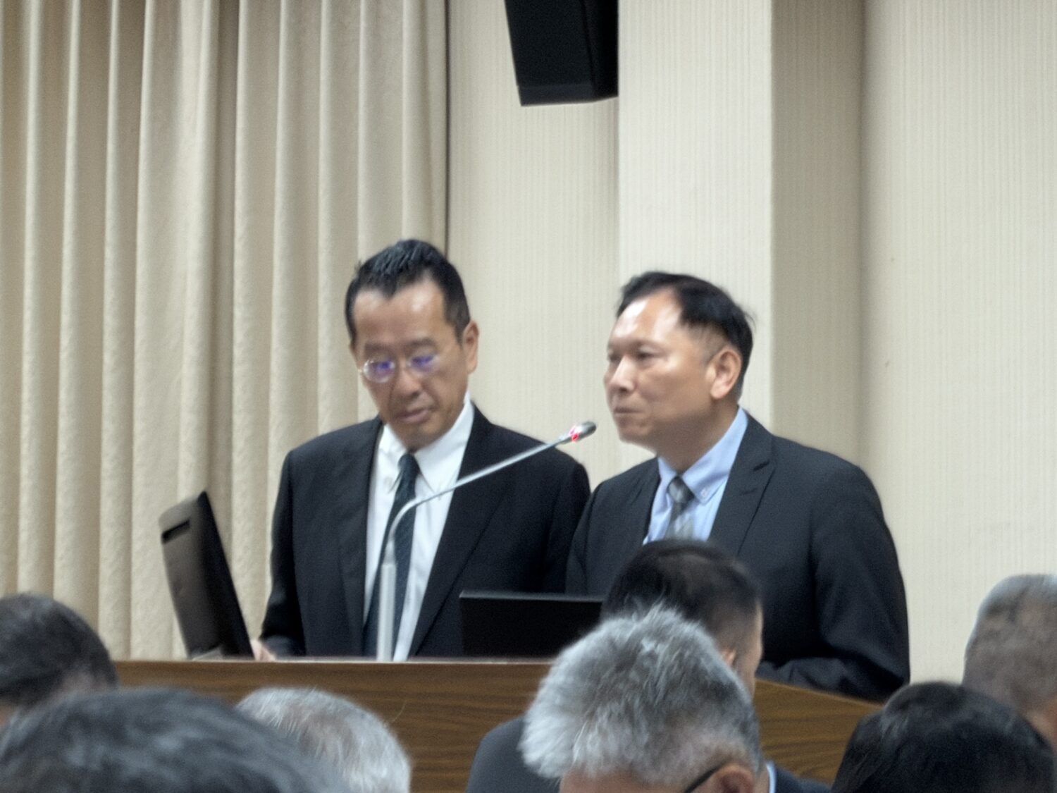 國防部長顧立雄、政治作戰局長史順文中將進行業務報告。(記者/司徒 攝）