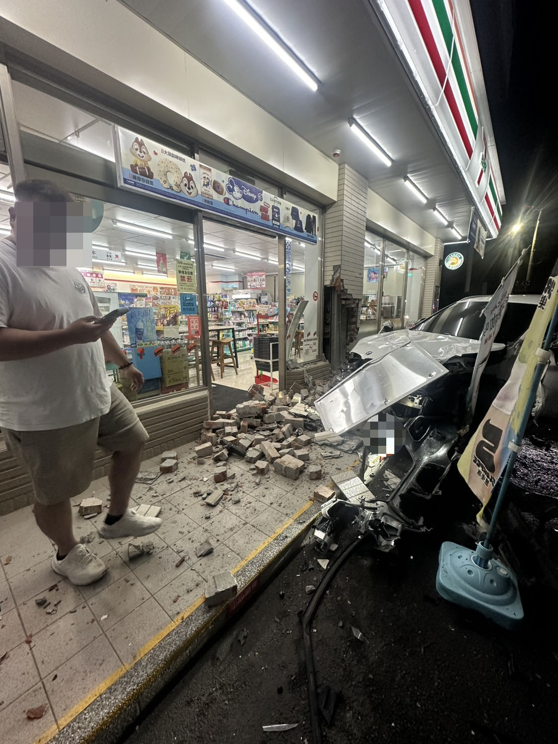 (有影片)/非飆仔競速 埔心車禍意外 BMW撞進7-11超商4人受傷 - https://www.watchmedia01.com