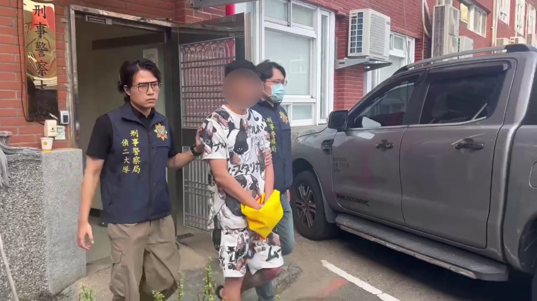 幫派靠「債務整合」詐土地、車輛 警查扣234台權利車市值破億元 解送人犯截圖主嫌吳OO