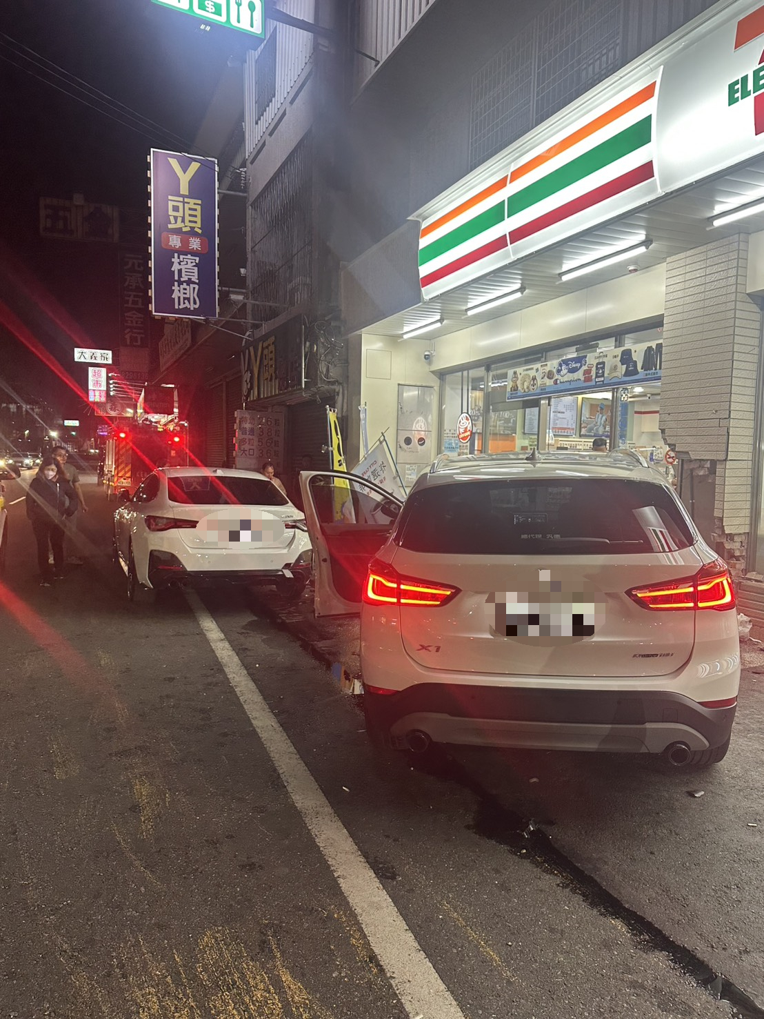 (有影片)/非飆仔競速 埔心車禍意外 BMW撞進7-11超商4人受傷 - https://www.watchmedia01.com