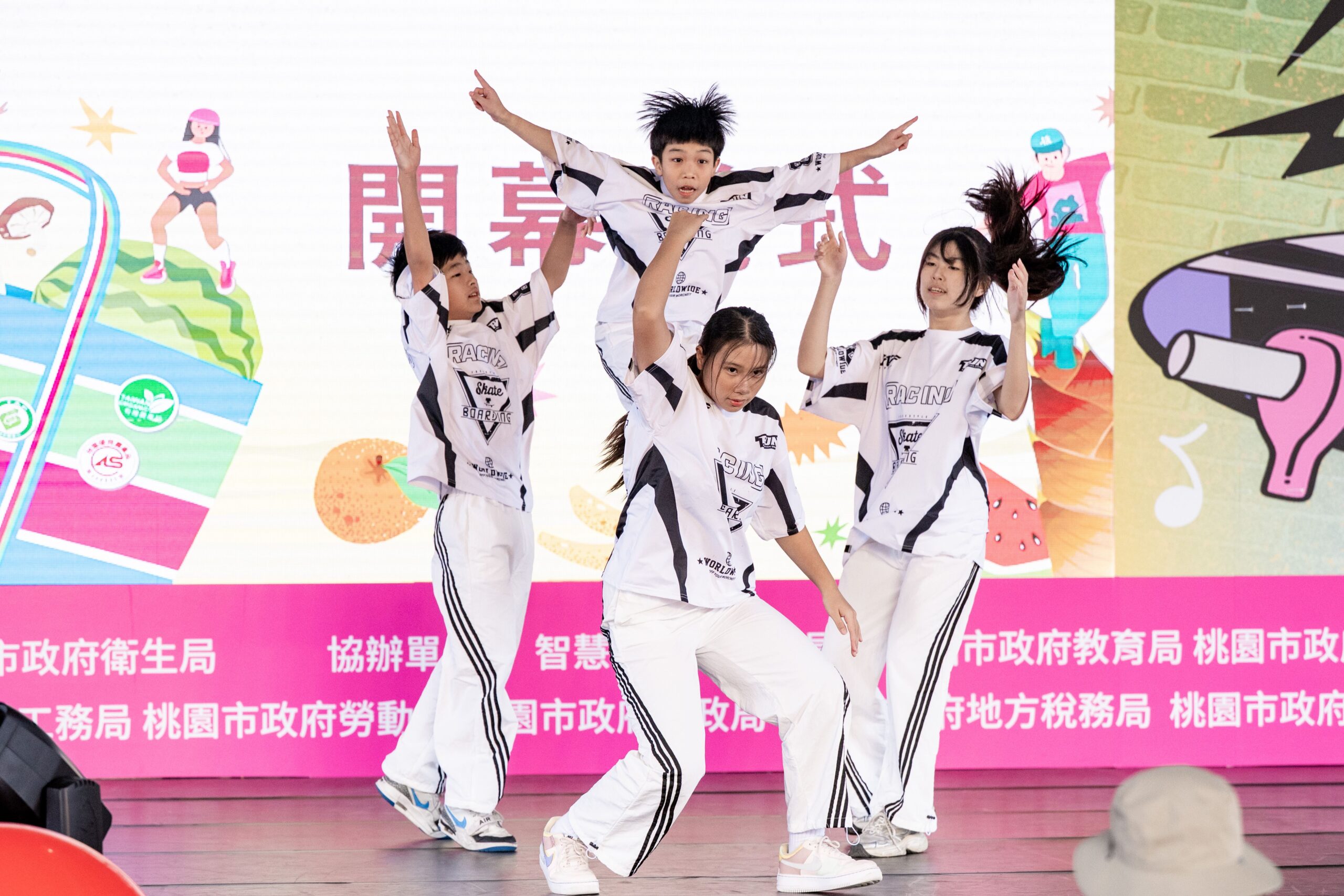 桃食安心嘉年華帶動人潮 表揚食安星級業者高標準守護市民 2e6936cb c676 45d4 b675 70af8da2fdaa scaled