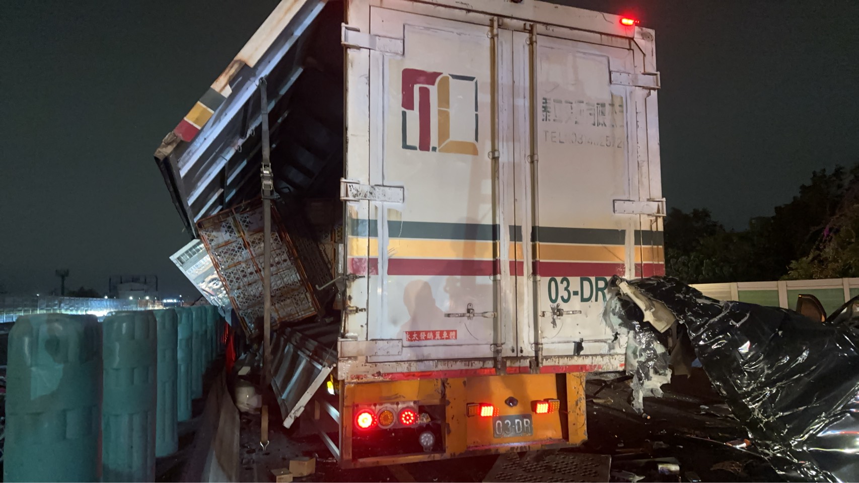 快訊／國道1號豐原路段凌晨事故　南下170.6K兩車追撞占用全線　行車大回堵