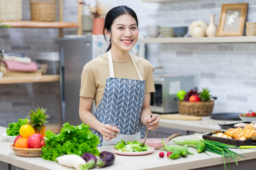 自己一個人煮飯吃飯也不要將就隨便煮，妳值得被好好對待。圖/123RF圖庫