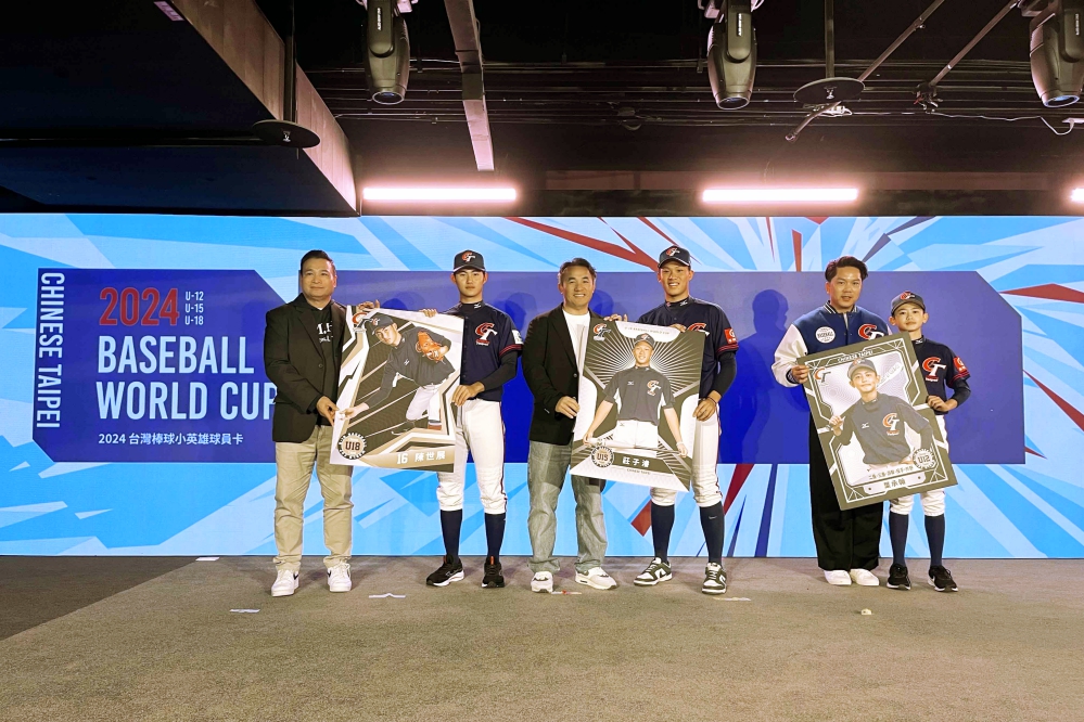 歷代球星傳承小球員黃忠義陳世展張泰山莊子濬周思齊葉承翰_Fotor - 報新聞 Mega News