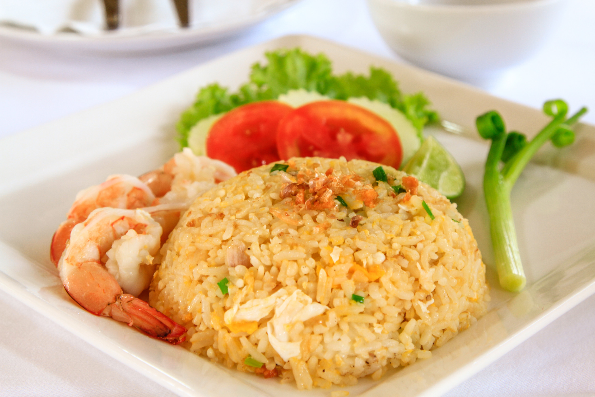 也可以使用冷凍海鮮與冷凍蔬菜，創造出豐富多彩的海鮮蛋炒飯。圖/123RF圖庫