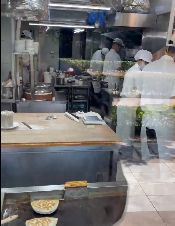 廚房佈局在虎方，讓餐廳更火紅，停不下來。