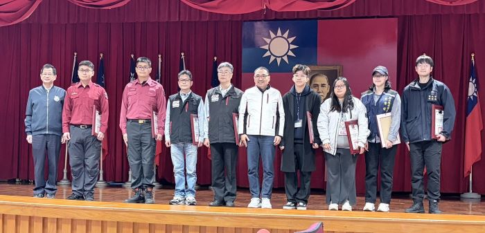 《圖說》市長侯友宜與「公共安全聯合稽查工作」有功人員大合影。〈警察局提供〉