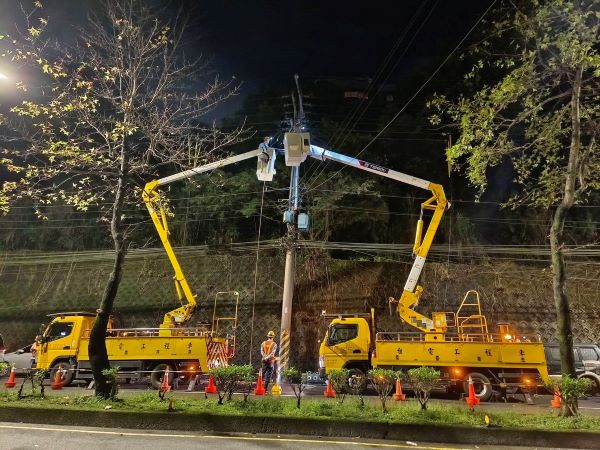 《圖說》基隆區處團隊透過巡檢強化區域供電的穩定性。〈基隆區處提供〉