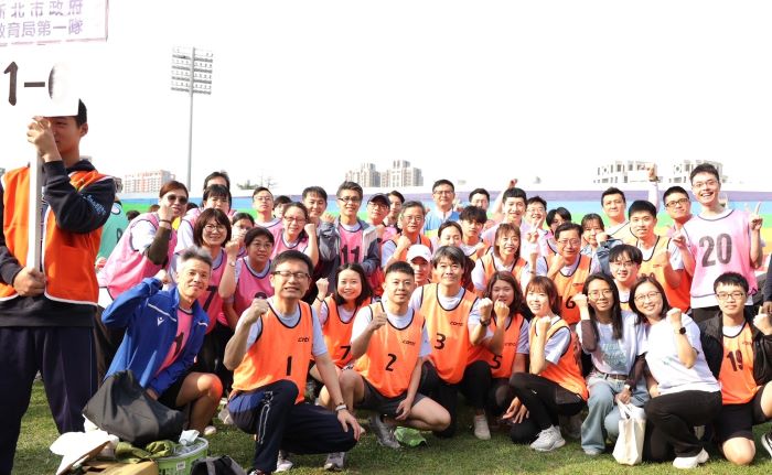 《圖說》新北運動樂活開幕，共融運動為全障運暖身，親師生一起動健康。〈教育局提供〉