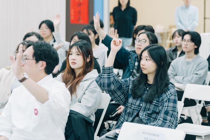 《圖說》現場同學踴躍提問與五大社會創新組織交流。〈青年局提供〉