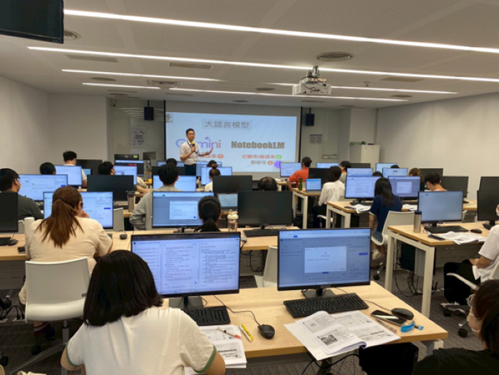 《圖說》2025年「AI神隊友上線：5款神器解鎖職場神操作！」課程畫面。〈青年局提供〉