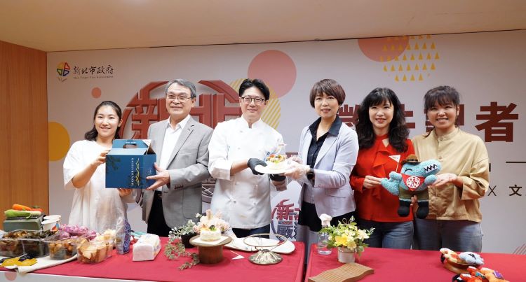 《圖說》今年透過專家評審選出「特色商品」,另藉由網路票選機制,增設「最佳人氣獎」,民眾參與投票更可獲得iPhone 17e手機等大獎。〈經發局提供〉