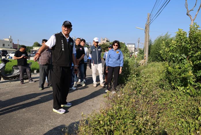 張麗善縣長今率雲縣交工局團隊辦理二崙鄉道路改善會勘，將斥資逾千萬改善三和、大華兩村道路用路品質 守護鄉親生命財產